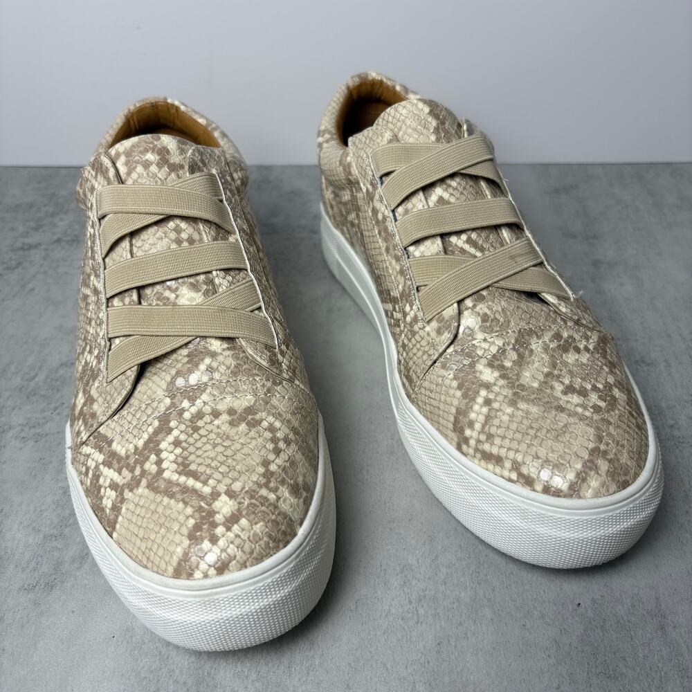 Women's DV Dolce Vita Ringly Slip-On Snake Skin fashion Sneakers Size 10